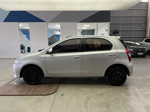 Toyota Etios 1.5 Sedan Xs 2018