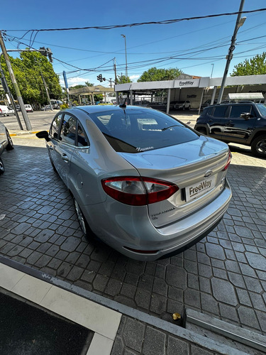 Ford Fiesta Kinetic 1.6 Sedan Titanium Powershift 120cv 2018