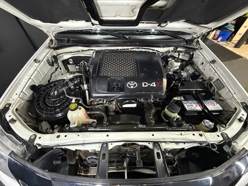 Toyota Hilux 3.0 TDI 4X2 DC SRV CUERO L12 2012