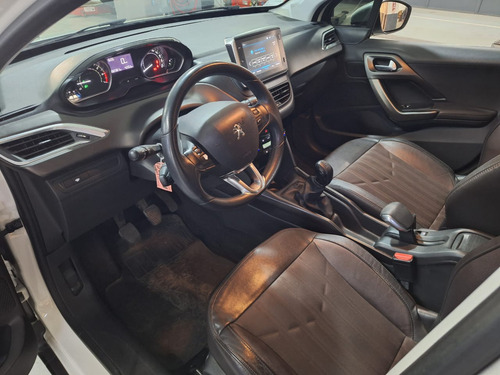 Peugeot 2008 1.6 Feline 2018