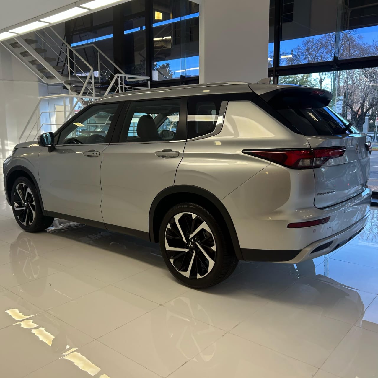 OUTLANDER 4WD FULL 2025