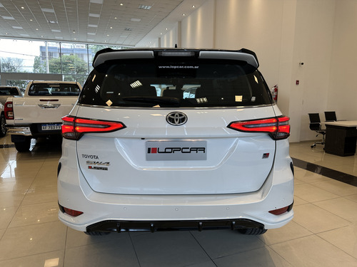 Toyota SW4 2.8 Tdi Gr-s 4x4 7as 6at 2025