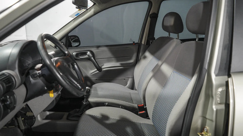 Chevrolet Corsa Classic 1.6 Gl Aa 4P 2009