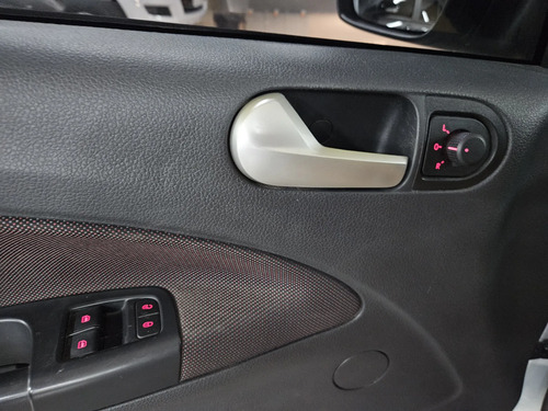 Volkswagen Voyage 1.6 Highline 101cv 2017