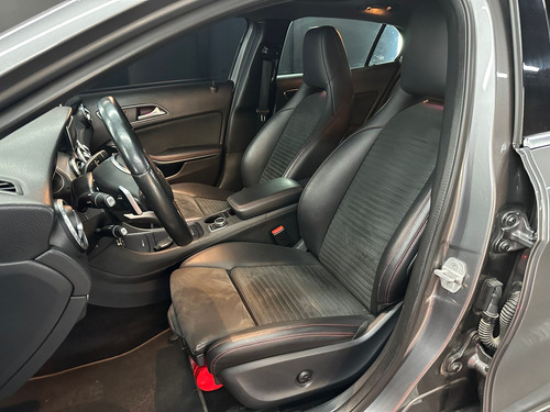 Mercedes-Benz GLA 250 4MATIC AMG 2016