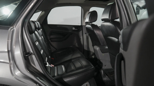 Ford Focus 2 2.0 Ghia Mt 2010