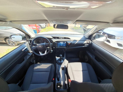 Toyota Hilux 2.8 Cd Srv 177cv 4x2 At 2025