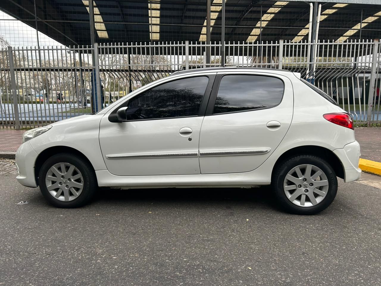 Peugeot 207 XT Feline 1.6 FELINE 2013