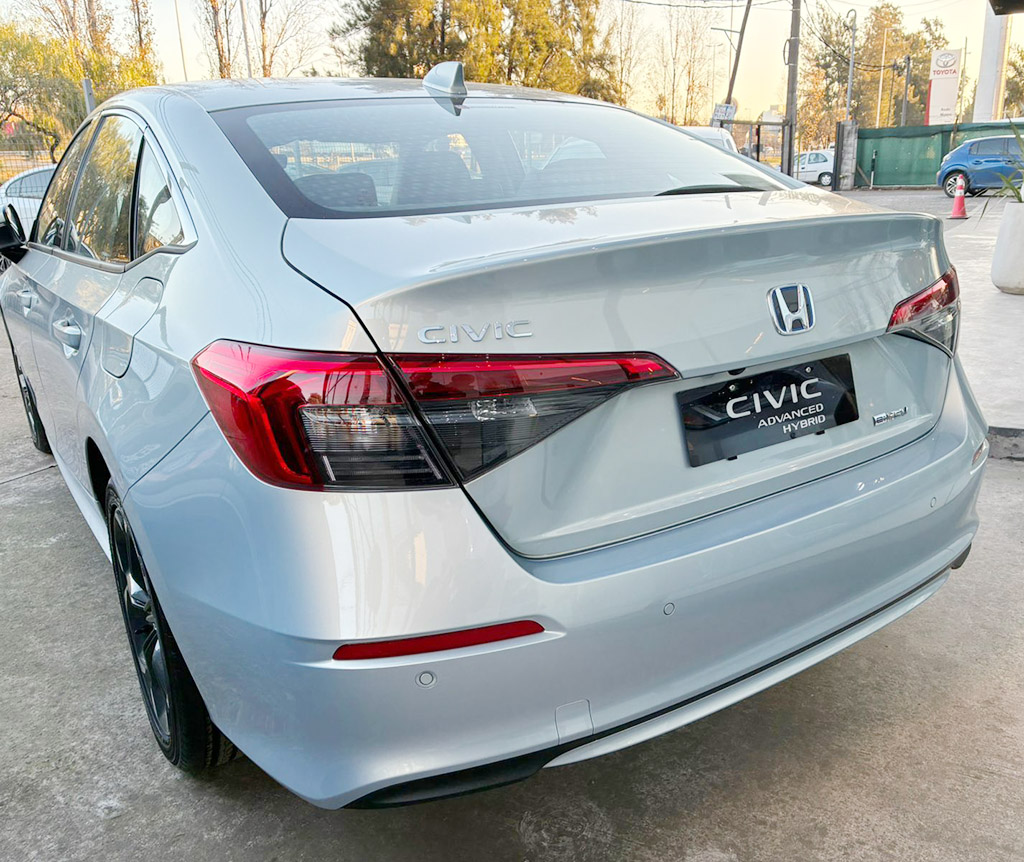 Honda Civic Touring E-HEV 2025