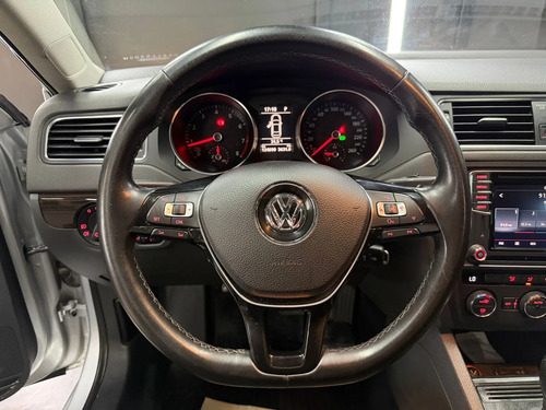Volkswagen Vento 2.5 170HP ADVANCE PLUS TIPTRONIC L15 2016