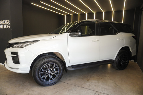 Toyota Hilux SW4 2.8 Tdi Gr-s 4x4 7as 6at 2025