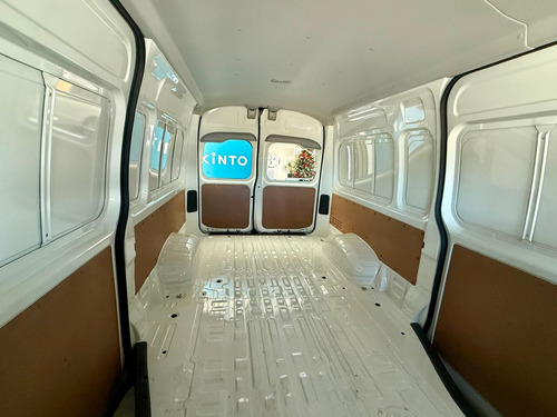 Toyota Hiace 2.8 Tdi Furgón 6at L2h2 3a 5p 2025