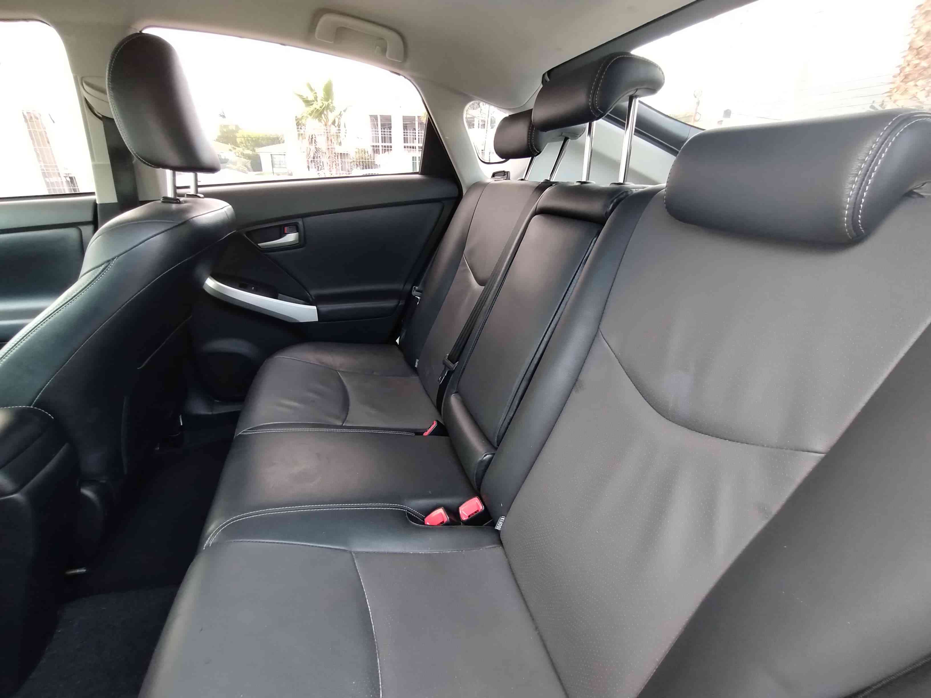 Toyota Prius 1.8 CVT L/12 2013