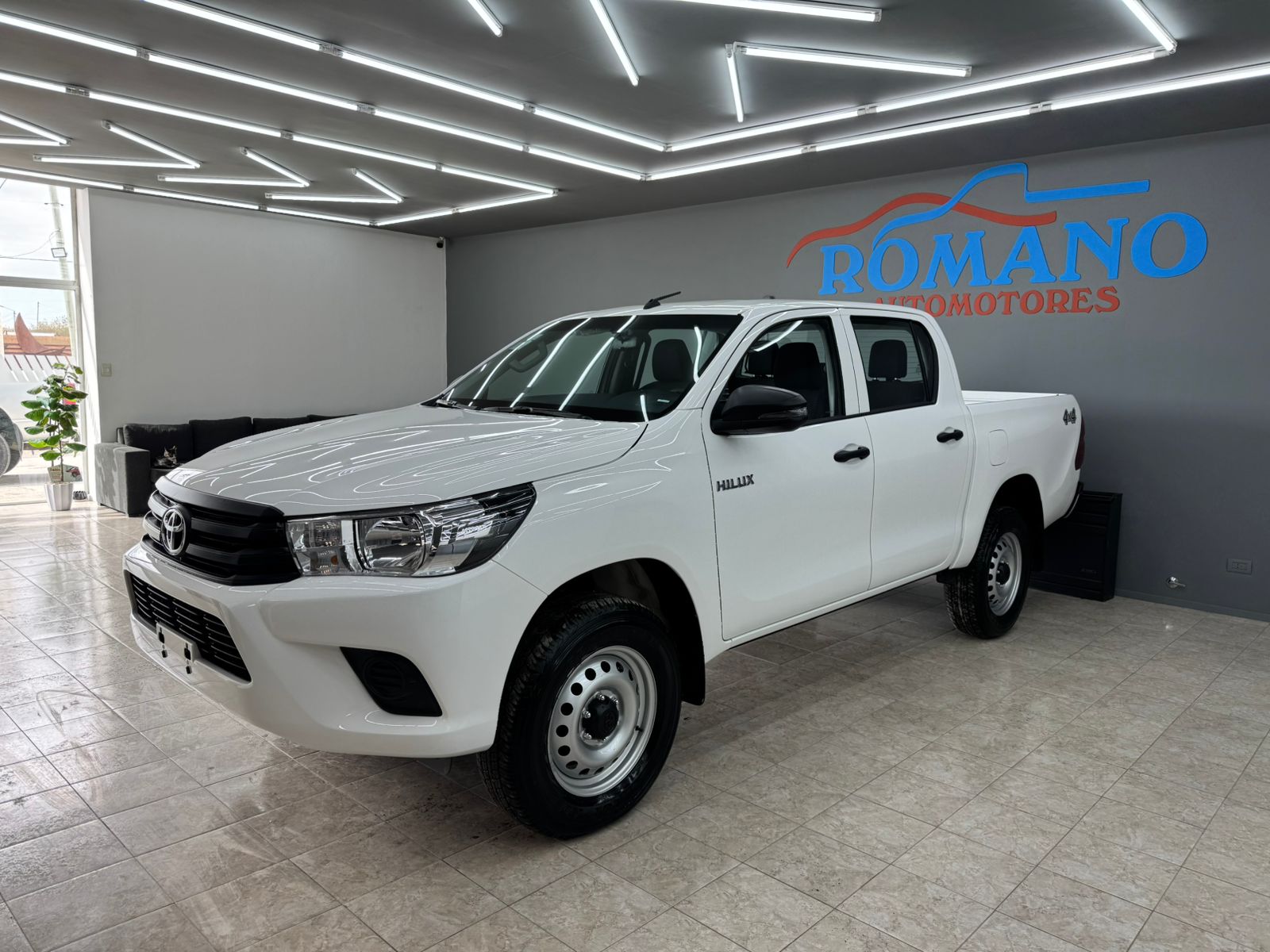 Toyota Hilux DX 4X4 MT 2,4 2024