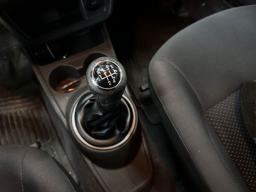 Volkswagen Gol 1.6 TREND 5P L12 2015