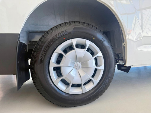 Toyota Hiace 2.8 Tdi Furgón 6at L2h2 3a 5p 2025