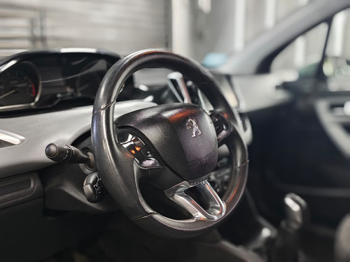 Peugeot 208 1.5 Allure Touchscreen 2014