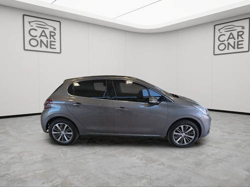 Peugeot 208 1.6 FELINE L16 2017