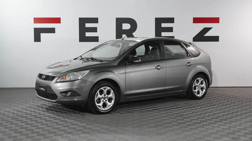 Ford Focus 2 2.0 Ghia Mt 2010