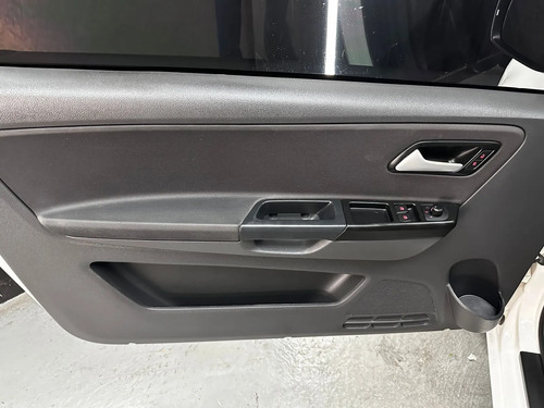 Volkswagen Fox 1.6 HIGHLINE 3P L10 2014