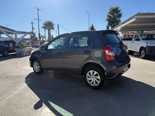 Toyota Etios 1.5 X 5p 2022