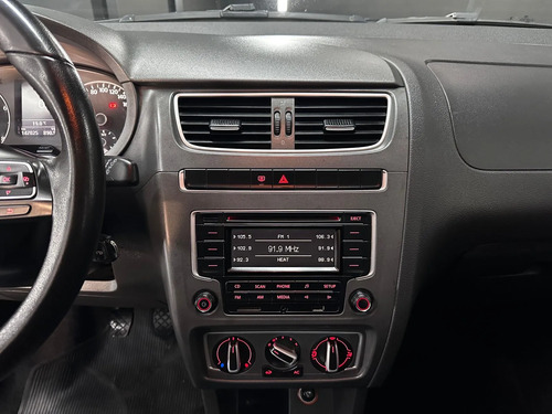 Volkswagen Fox 1.6 HIGHLINE 3P L10 2014