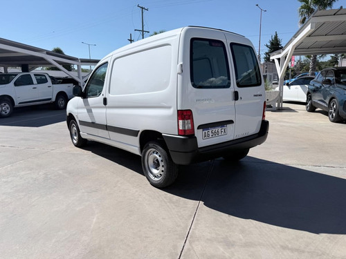 Peugeot Partner Patagónica 1.6 Furgon Confort 2024