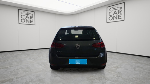 Volkswagen Golf 1.6 VII FSI TRENDLINE L15 2017