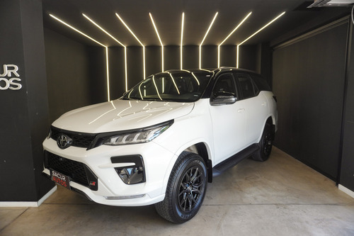 Toyota Hilux SW4 2.8 Tdi Gr-s 4x4 7as 6at 2025