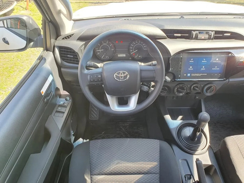 Toyota Hilux Dx 4x2 MT 2026
