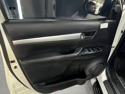 Toyota Hilux 2.8 TDI 4X4 DC SRX L16 2016