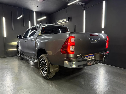 Toyota Hilux 2.8 TDI 4X2 DC SRX AT6 L21 2022