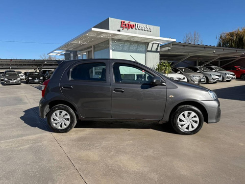 Toyota Etios 1.5 X 5p 2022