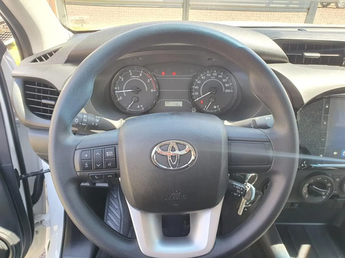 Toyota Hilux Dx 4x2 MT 2026