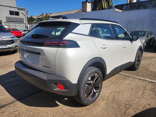 Peugeot 2008 1.0T Active Automatico 2026