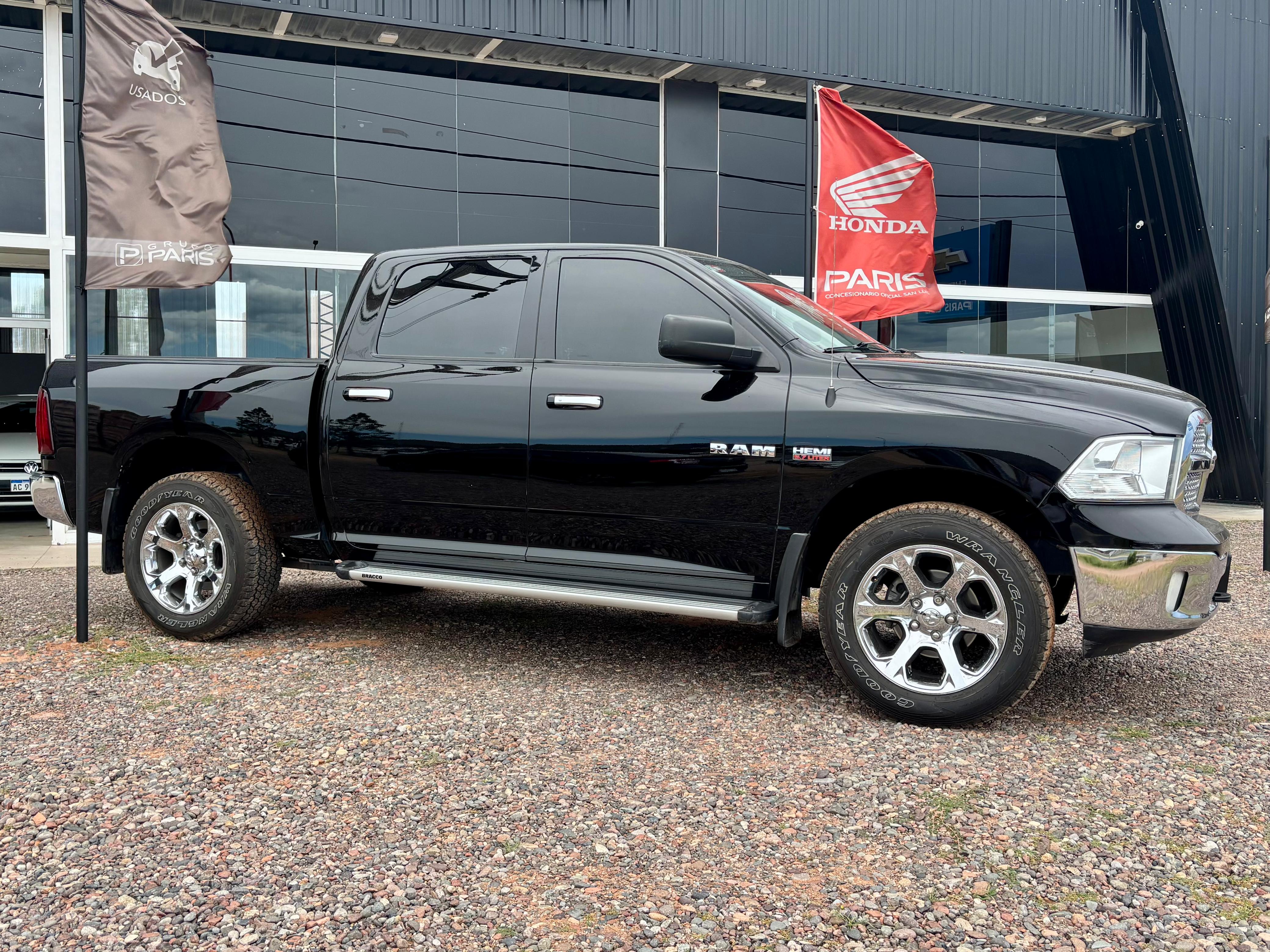 Dodge RAM 1500 5.7 D/CAB 4X4 LARAMIE 2014
