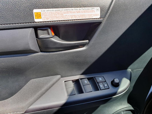 Toyota Hilux 2.8 Cd Srv 177cv 4x2 At 2025