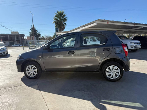 Toyota Etios 1.5 X 5p 2022