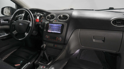 Ford Focus 2 2.0 Ghia Mt 2010