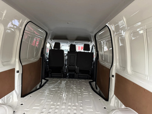 Toyota Hiace 2.8 Tdi Furgón 6At L2H2 3A 5P Nac. 2026