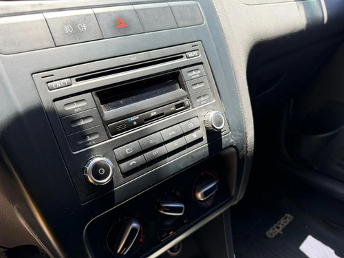 Volkswagen Suran 1.6 Highline 101cv 11c 2012