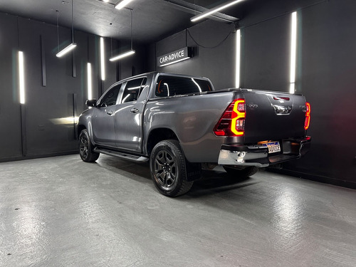 Toyota Hilux 2.8 TDI 4X2 DC SRX AT6 L21 2022