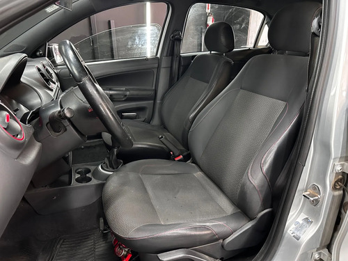 Volkswagen Gol 1.6 TREND SPORTLINE 5P L15 2016