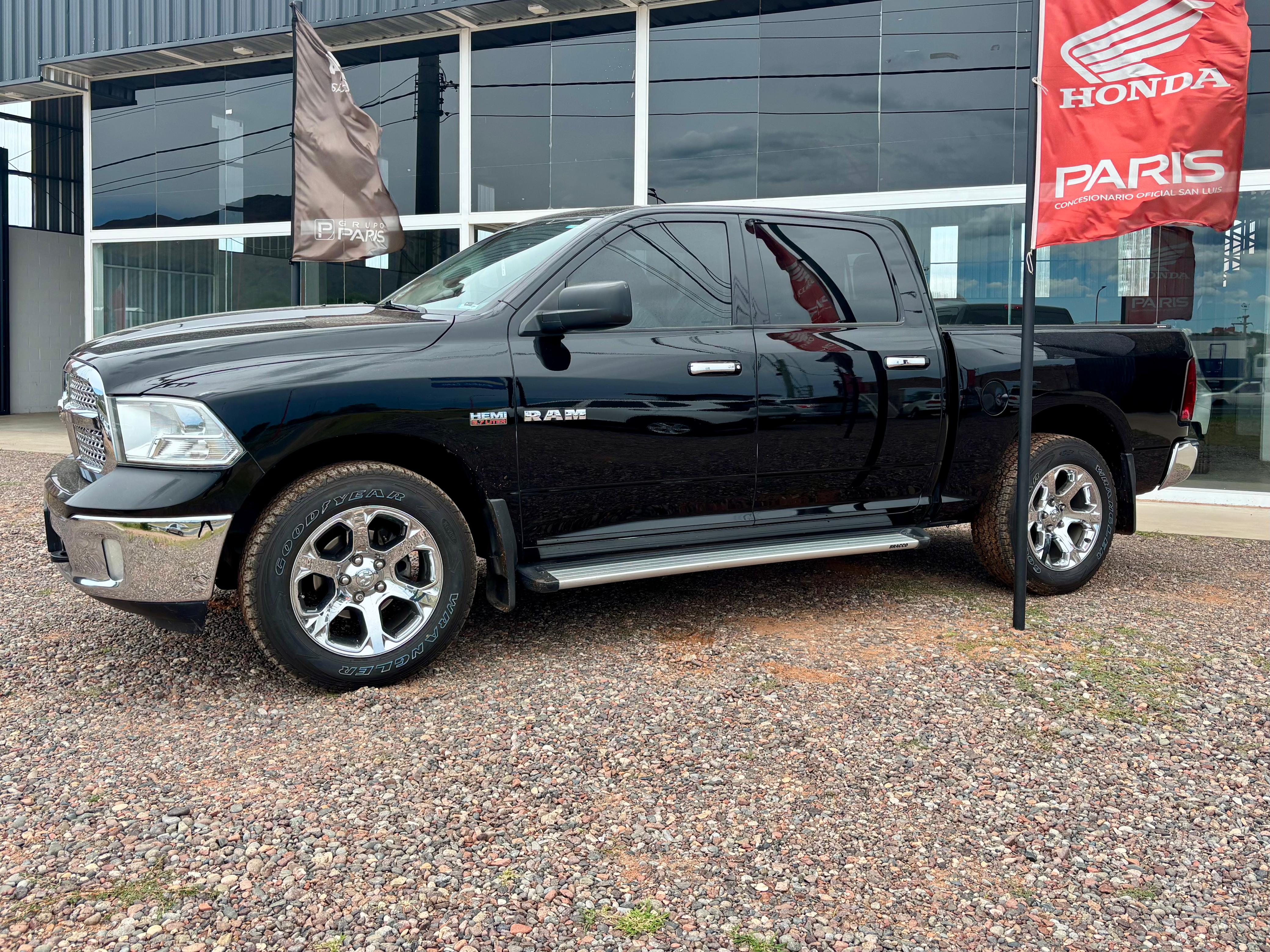 Dodge RAM 1500 5.7 D/CAB 4X4 LARAMIE 2014