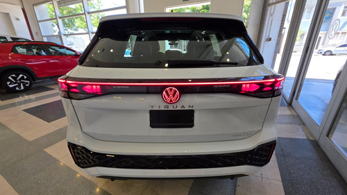 Volkswagen Tiguan VOLKSWAGEN TIGUAN R-LINE 250TSI DSG FC 2025