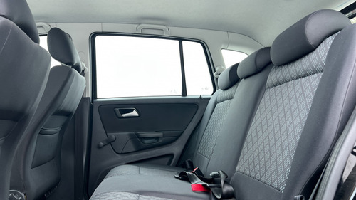 Volkswagen Suran 1.6 Comfortline 101cv 2015