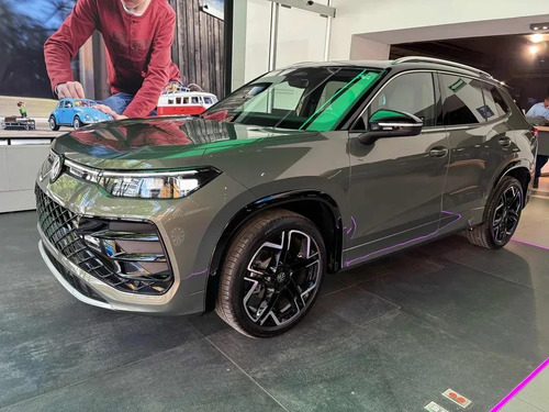 Volkswagen Tiguan VOLKSWAGEN TIGUAN R-LINE 250TSI DSG FC 2025