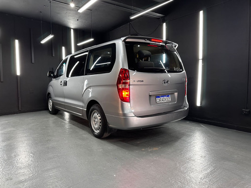 Hyundai H1 2.5 TD MINIBUS 9AS L03 2011