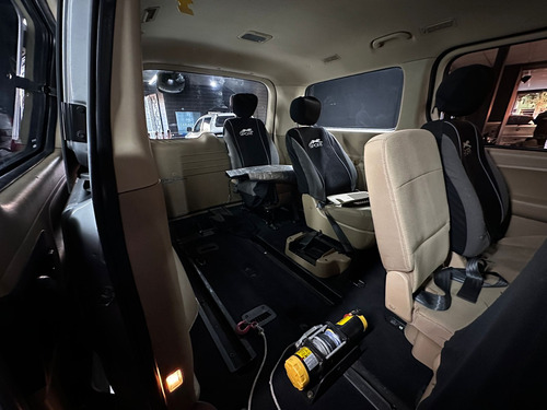 Hyundai H1 2.5 TD MINIBUS 9AS L03 2011