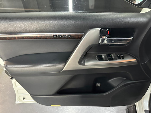 Toyota Land Cruiser 4.5 D4-D 200 VX AT 2013